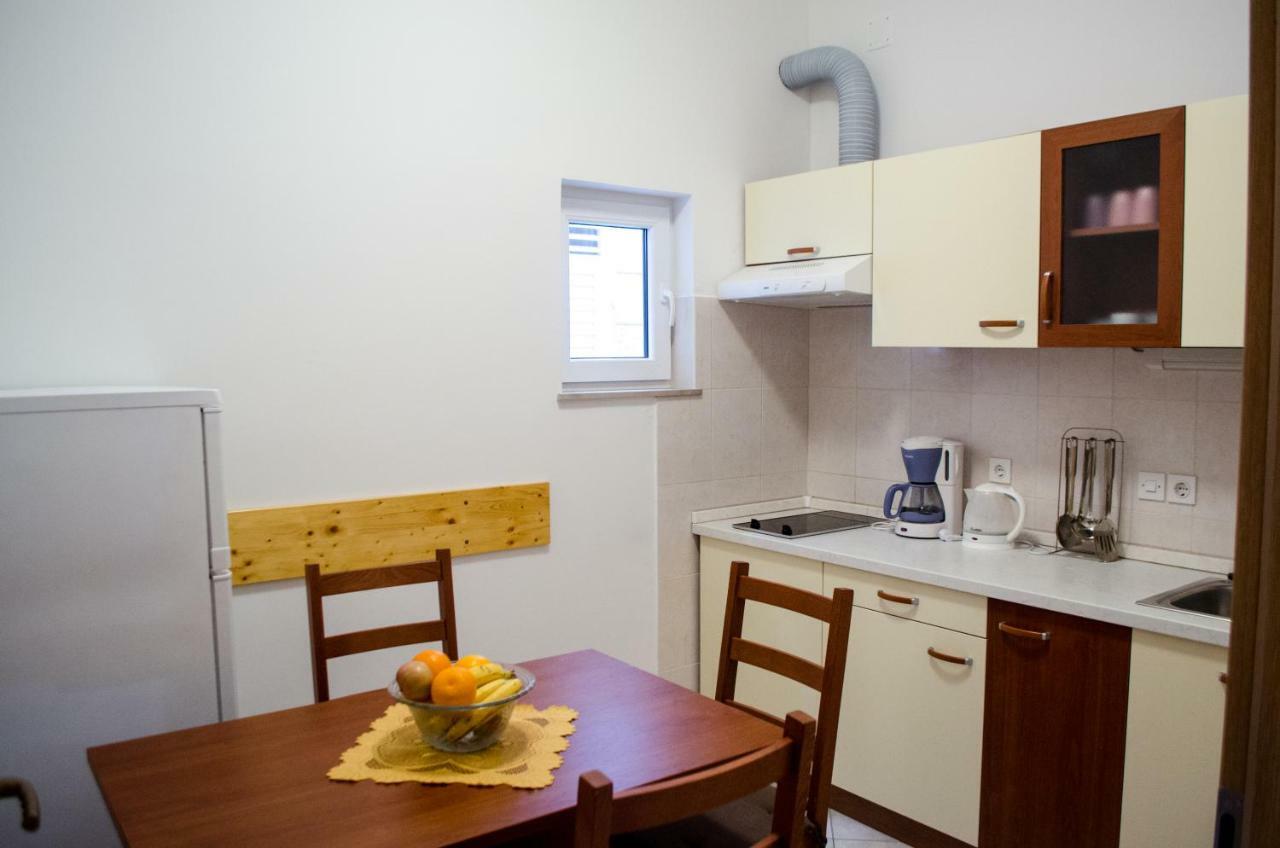 Apartments Rina 챠브타트 외부 사진