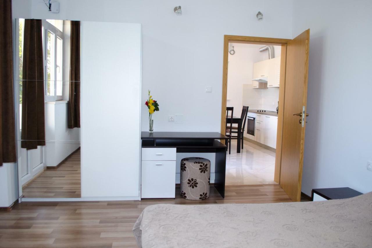 Apartments Rina 챠브타트 외부 사진